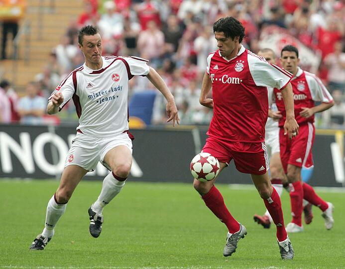 Auch im Jahr 2005 fand das Derby in einem würdigen Rahmen statt: Am 14. Mai verabschiedete sich der FC Bayern um Mittelfeld-Motor Michael Ballack mit dem Spiel gegen Nürnberg aus dem altehrwürdigen Olympia-Stadion.