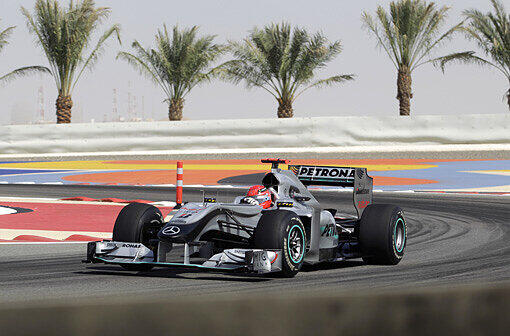 Anfang 2010 kehrt Michael Schumacher beim Großen Preis von Bahrain zurück, mit einem neuen Team: Mercedes.