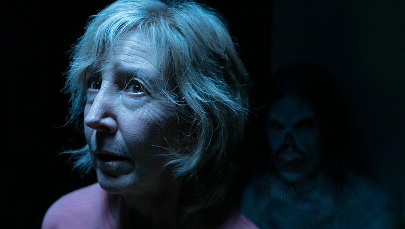 Die Parapsychologin Dr. Elise Rainier (Lin Shaye) muss in ihrem eigenen Familienhaus ermitteln.