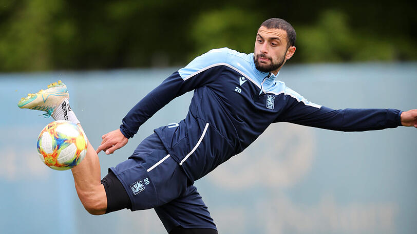 Die Saison ist beendet, trotzdem trainierte Efkan Bekiroglu noch an der Grünwalder Straße. Der Mittelfeldspieler wechselt in die Türkei. (Archivbild)