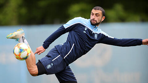 Die Saison ist beendet, trotzdem trainierte Efkan Bekiroglu noch an der Grünwalder Straße. Der Mittelfeldspieler wechselt in die Türkei. (Archivbild)