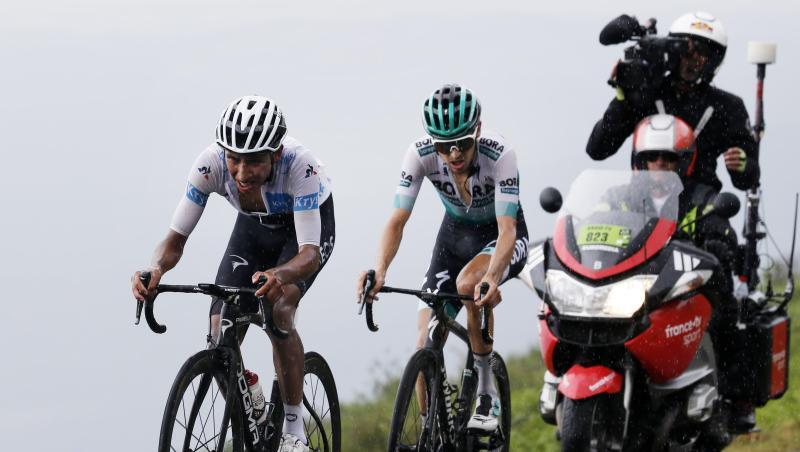 Wie aus dem Nichts gehört Emanuel Buchmann (r) plötzlich zum Favoritenkreis der Tour de France. Wie aus dem Nichts gehört Emanuel Buchmann (r) plötzlich zum Favoritenkreis der Tour de France.