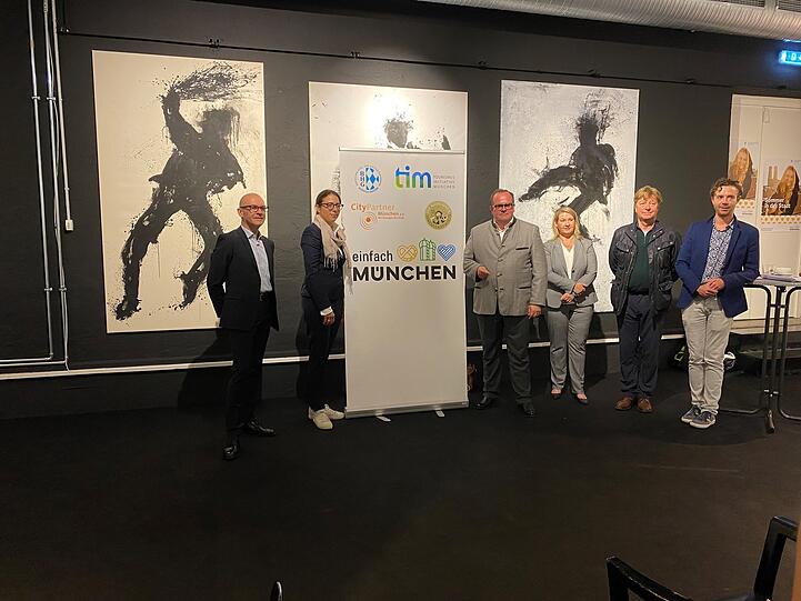 Von links: Michael Höflich und Anna Kleeblatt von TIM, Wirtschaftsreferent Clemens Baumgärtner, Daniela Ziegler vom Dehoga, Wolfgang Fischer von Citypartner und Benedikt Brandmeier, Leiter des Geschäftsbereichs Tourismus des Referats für Arbeit und Wirtschaft.