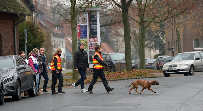 Bei der Suche nach dem Supermarkt-Schützen aus Hannover setzt die Polizei Spürhunde ein.