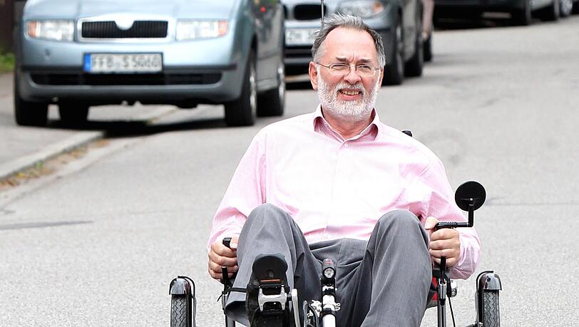 CSU-Stadtrat Georg Kronawitter ist gern mit seinem Sitzfahrrad unterwegs. CSU-Stadtrat Georg Kronawitter ist gern mit seinem Sitzfahrrad unterwegs.