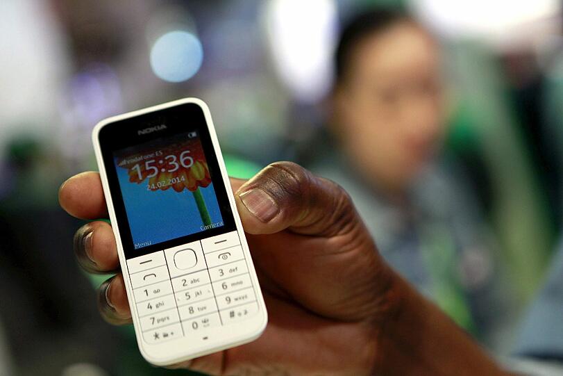 Mit dem Nokia 220 will der Konzern Kunden ansprechen, die für wenig Geld ein internetfähiges Handys suchen.