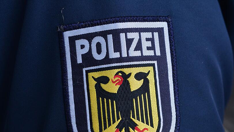 Nach einer Zugentgleisung im Bahnhof von Neumarkt in der Oberpfalz ermitteln die Beamten wegen der Unfallursache. (Symbolfoto) Nach einer Zugentgleisung im Bahnhof von Neumarkt in der Oberpfalz ermitteln die Beamten wegen der Unfallursache. (Symbolfoto)