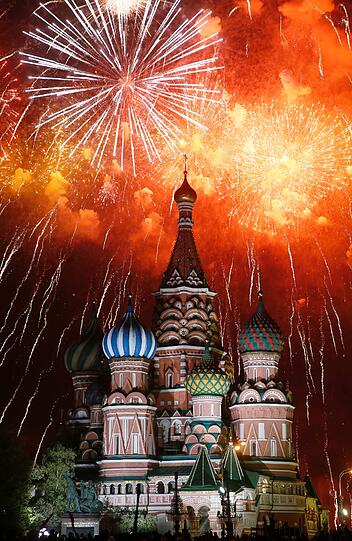 Zum 70. Jahrestag des Sieges der Sowjetunion über Hitlerdeutschland nahm Kremlchef Wladimir Putin die pompöse Waffenschau ab.