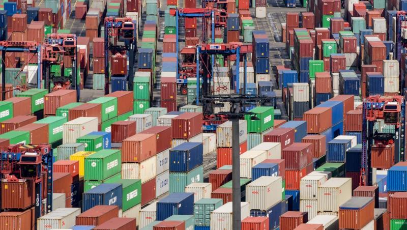 Container stehen an einem Terminal. Im Streit um die US-Stahlzölle hatten die EU und andere Länder vor der WTO geklagt (Symbolfoto). Container stehen an einem Terminal. Im Streit um die US-Stahlzölle hatten die EU und andere Länder vor der WTO geklagt (Symbolfoto).