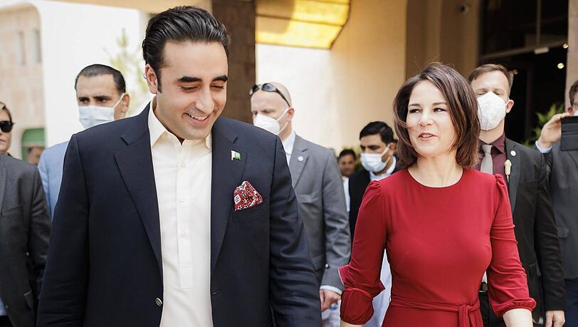 Annalena Baerbock neben Bilawal Bhutto Zardari während ihrer Auslandsreise nach Pakistan.