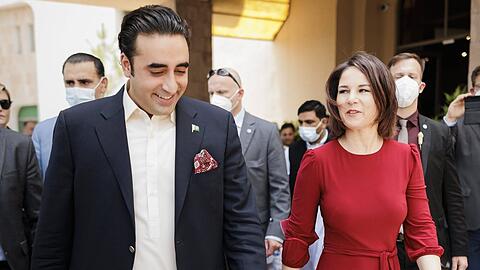 Annalena Baerbock neben Bilawal Bhutto Zardari während ihrer Auslandsreise nach Pakistan.