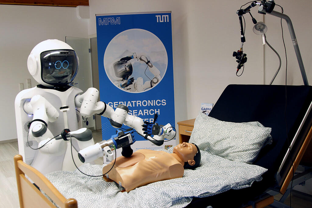 AZ+) Roboter  Die Zukunft der Pflege? Wissenschaftliche Innovation aus  Mnchen | Abendzeitung Mnchen