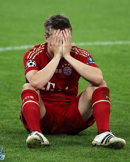 Tränen, Entsetzen, Verzweiflung. Die Bayern-Stars können nicht fassen, was geschehen ist.