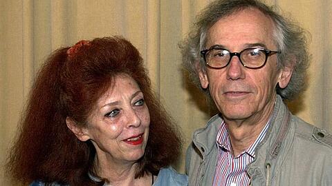 Das Künstlerpaar Christo und Jeanne Claude im Jahr 2001 in Berlin.