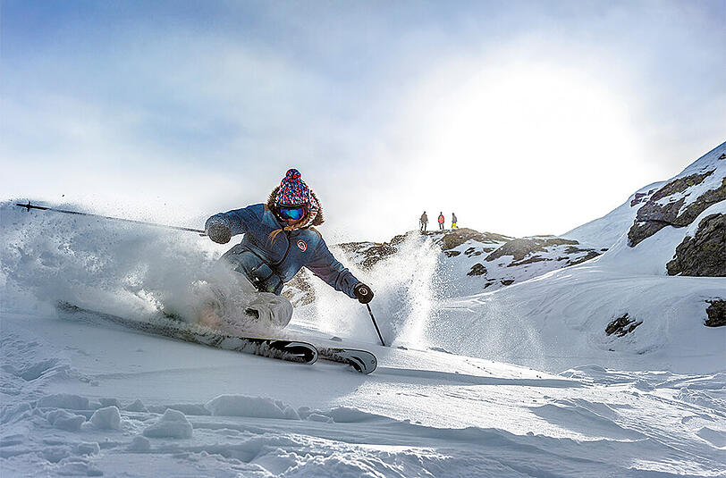 Was darf ich auf der Piste und was ist verboten? Die AZ stellt die Do's und Don'ts beim Skifahren vor.