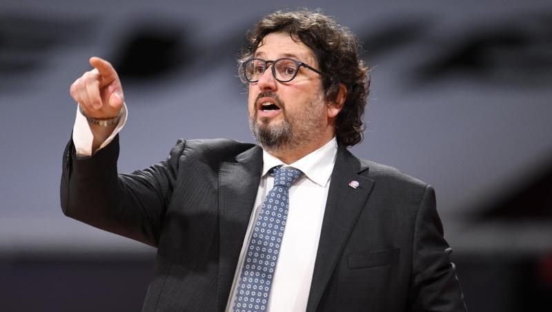 Trainer Andrea Trinchieri.