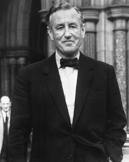 Der Schrifftsteller Ian Fleming ist der geistige Vater des Agenten mit der "Lizenz zum Töten", James Bond alias "007". Er erlag bereits 1964 einem Herzinfarkt.