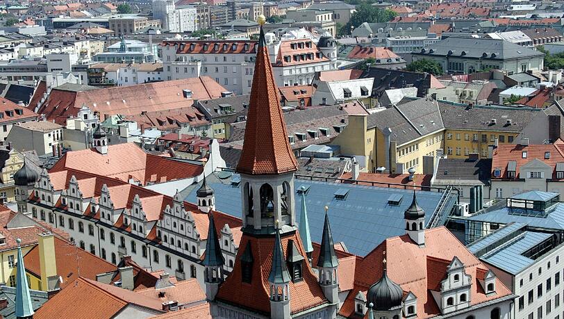 Die Altstadt: Hier will jeder wohnen - doch das ist meistens zu teuer. Also machen viele Münchner Abstriche und ziehen raus - zum Beispiel nach Aubing, Neuhausen oder Langwied. Die Altstadt: Hier will jeder wohnen - doch das ist meistens zu teuer. Also machen viele Münchner Abstriche und ziehen raus - zum Beispiel nach Aubing, Neuhausen oder Langwied.