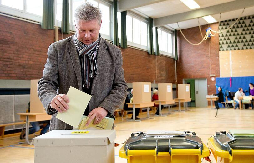 Dieter Reiter hatte es nicht weit zum Wahllokal.