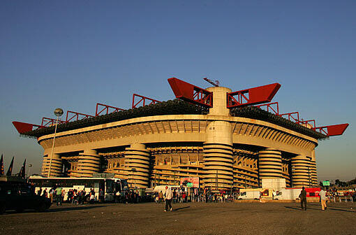 Platz 5 - Giuseppe-Meazza-Stadion
Ort: Mailand (Italien)
Plätze: 80.018
Teams: AC Mailand, Inter Mailand
Eröffnung: 19. September 1926
Spitzname(n): San Siro