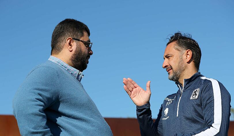 Am Montagmittag kam Löwen-Investor Hasan Ismaik im Trainingslager des TSV 1860 an und sprach zuerst mit Fans und Trainer Vitor Pereira. Die Bilder vom Besuch.