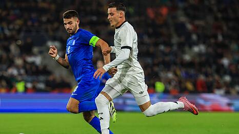 Alexios Kalogeropoulos (l) bejubelte mit der griechischen U21 schon einen Sieg gegen Deutschland. (Archivbild)