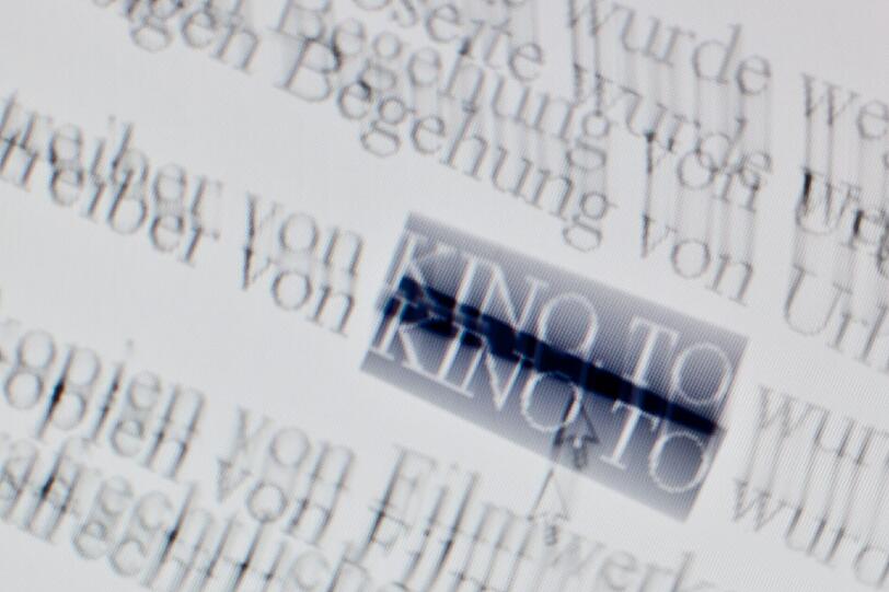 Am Amtsgericht Leipzig hat ein Prozess gegen Beteiligte der illegalen Film-Streaming-Seite Kino.to begonnen.
