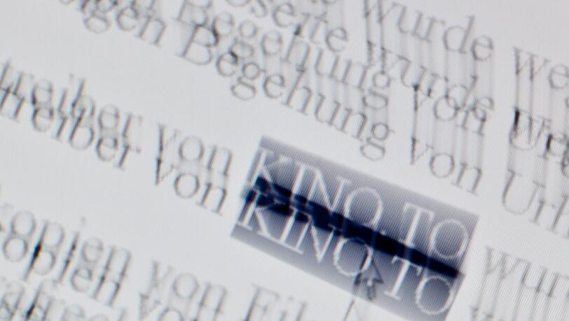 Am Amtsgericht Leipzig hat ein Prozess gegen Beteiligte der illegalen Film-Streaming-Seite Kino.to begonnen. Am Amtsgericht Leipzig hat ein Prozess gegen Beteiligte der illegalen Film-Streaming-Seite Kino.to begonnen.