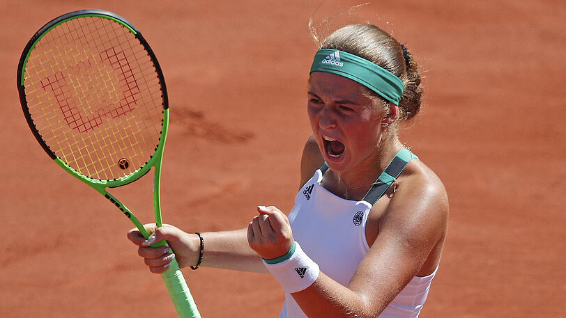 Im Finale der French Open setzte sich die 20 Jahre alte Lettin am Samstag gegen Simona Halep aus Rumänien mit 4:6, 6:4, 6:3 durch und feierte damit den ersten Grand-Slam-Titel ihrer Tennis-Karriere. Es war sogar der erste Turniersieg für Ostapenko überhaupt, die die jüngste Paris-Siegerin seit Iva Majoli vor 20 Jahren ist.