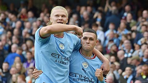 Erling Haaland (l) und Phil Foden trafen jeweils dreifach für Man City.