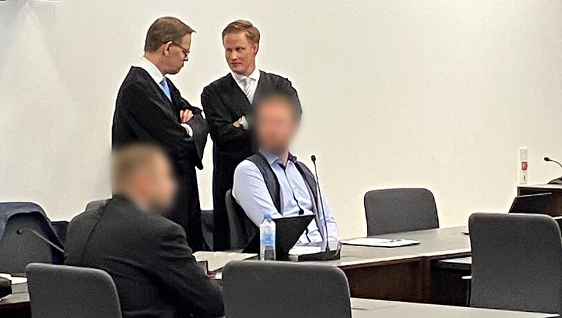 Im Prozess um den angeblichen Betrug mit Corona-Schutzmusken müssen sich zwei Männer am Landgericht Nürnberg-Fürth verantworten.