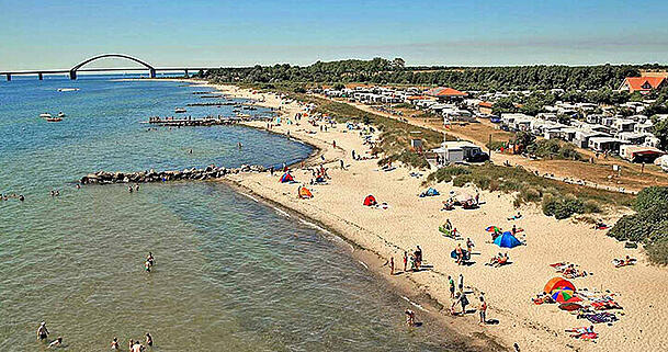 Fehmarn ist neben der Landwirtschaft auch durch Tourismus geprägt. Hier der Campingplatz Miramar im Süden der Insel.