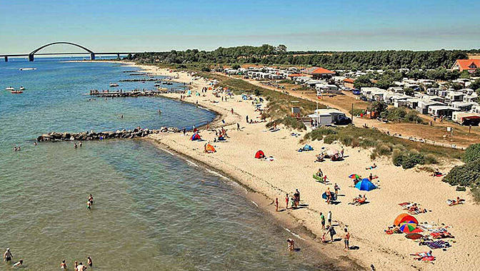 Fehmarn ist neben der Landwirtschaft auch durch Tourismus geprägt. Hier der Campingplatz Miramar im Süden der Insel.