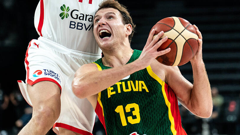 Durchsetzungsstark wie hier im EM-Test gegen die Türkei soll er auch beim FC Bayern Basketball sein: Münchens litauischer Königstransfer Rokas Jokubaitis.