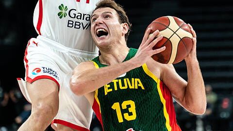 Durchsetzungsstark wie hier im EM-Test gegen die Türkei soll er auch beim FC Bayern Basketball sein: Münchens litauischer Königstransfer Rokas Jokubaitis.