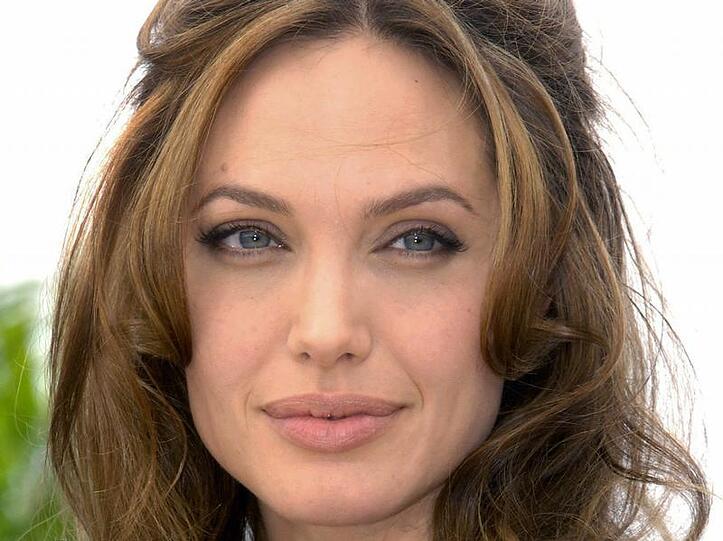 Angelina Jolie bekommt die Hauptrolle in der Verfilmung von Patricia Cornwells Hit-Krimi-Serie.