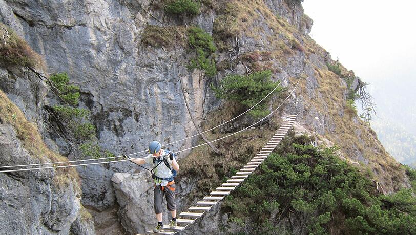 Auf der Seilbrücke am Grünstein-Klettersteig. Auf der Seilbrücke am Grünstein-Klettersteig.