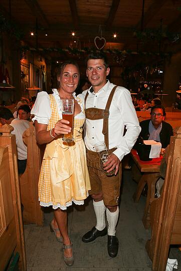 Nicola Thost und Martin Comploi im Weinzelt.