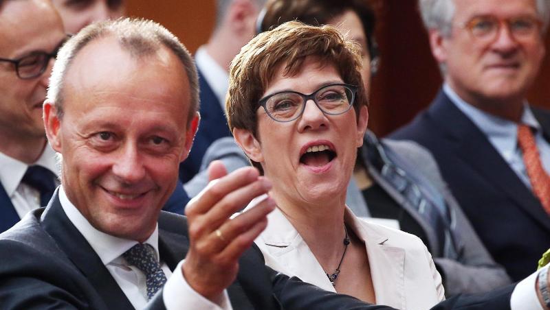Friedrich Merz, Vizepräsident des Wirtschaftsrates der CDU, und CDU-Chefin Annegret Kramp-Karrenbauer bei der Deutsch-Amerikanischen Konferenz der Atlantik-Brücke in Berlin. Friedrich Merz, Vizepräsident des Wirtschaftsrates der CDU, und CDU-Chefin Annegret Kramp-Karrenbauer bei der Deutsch-Amerikanischen Konferenz der Atlantik-Brücke in Berlin.