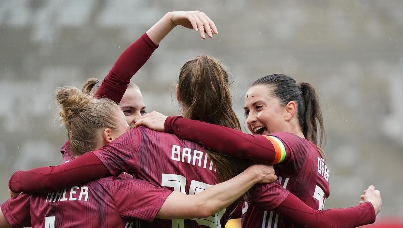 Jule Brand (M) erzielte gegen Australien ihr erstes Länderspieltor.
