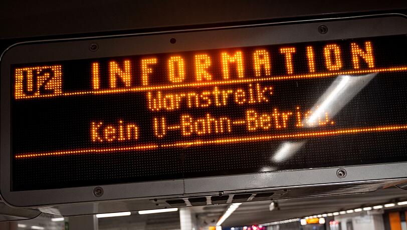 Die am Freitag gestarteten Warnstreiks im Nahverkehr werden am Samstag vielerorts fortgesetzt.