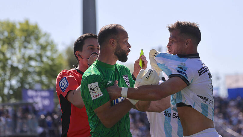 Legte sich mit Ulms Keeper Christian Ortag an: Florian Niederlechner.