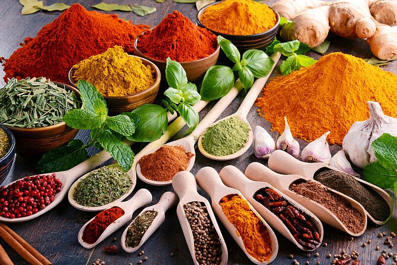 Die proteinhaltigen Produkte sollte Sie am besten mit scharfen Gew&uuml;rzen servieren. Denn Kurkuma, Chili und Co. heizen dem Metabolismus ein.