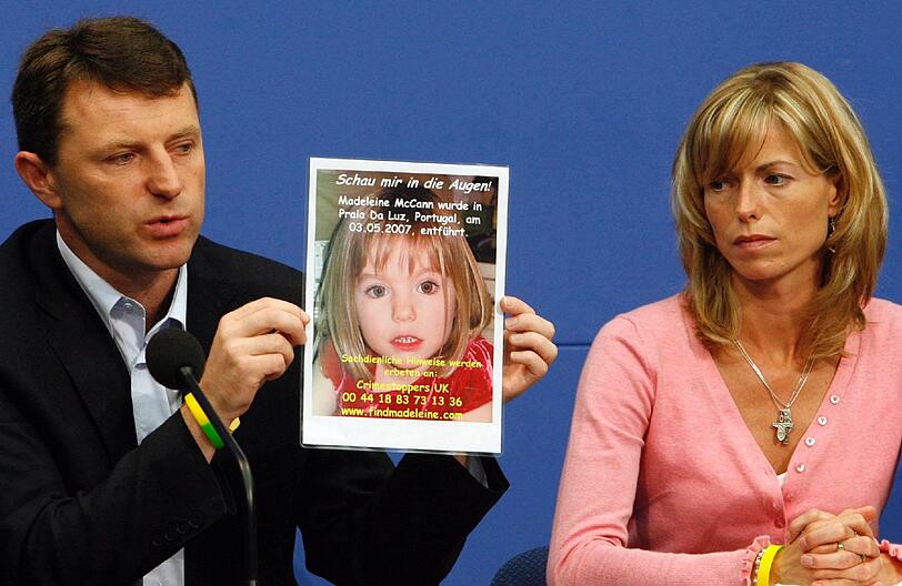 Die verzweifelte such der Eltern Kate und Gerry McCann nach Madeleine.
