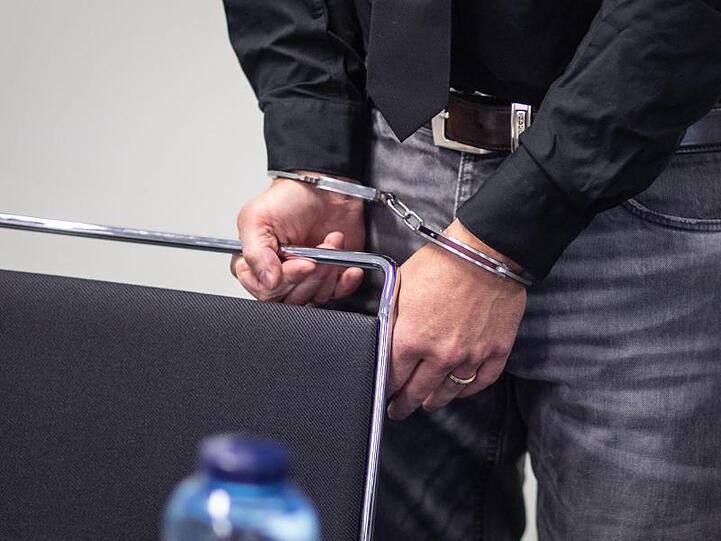 Der 44-jährige Angeklagte hatte zugegeben, unter anderem Nacktbilder seiner früheren Partnerin öffentlich gemacht zu haben.