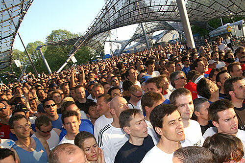 Laufen zieht an: Start zum Münchner Firmenlauf 2006.