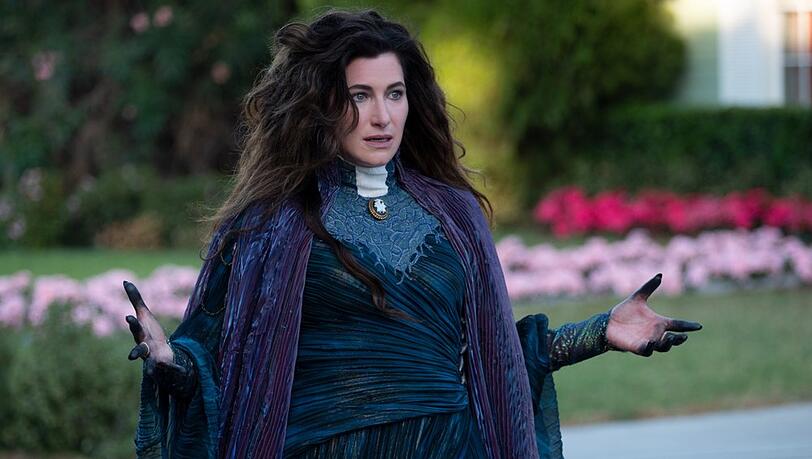 Kathryn Hahn schlüpft für eine neue Spin-off-Serie zu Marvels "WandaVision" wieder in die Rolle der Hexe Agatha.