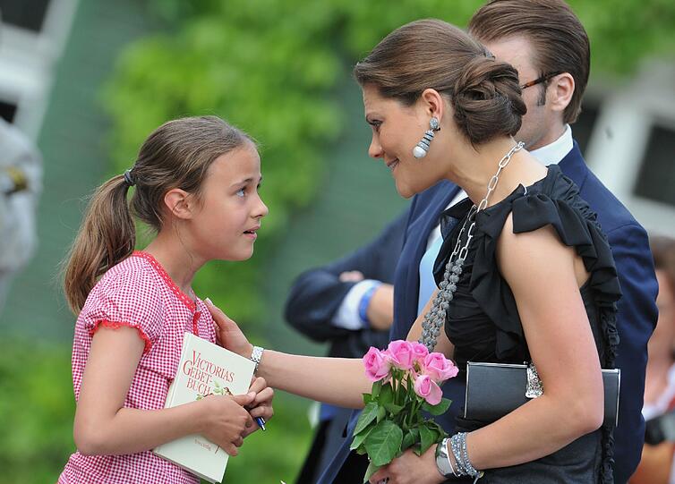 Victoria ist zum ersten Mal Mutter geworden. Die 34-Jährige brachte am frühen Donnerstagmorgen (23.02.12) eine Tochter zur Welt - wurde die Mini-Prinzessin etwa in München gezeugt? Fest steht vor neun Monaten waren Victoria und Gatte Daniel zu Besuch in der Weltstadt mit Herz - hier die Bilder...