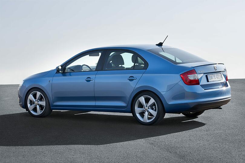 Klare Linie: Der Skoda Rapid passt perfekt in die Modellfamilie der VW-Tochter, zum Stufenheck gibt es eine große Klappe mit viel dahinter.