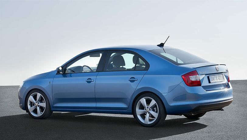 Klare Linie: Der Skoda Rapid passt perfekt in die Modellfamilie der VW-Tochter, zum Stufenheck gibt es eine große Klappe mit viel dahinter.